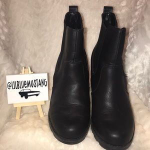 UNIVERSAL THREAD GOODS CO. Booties